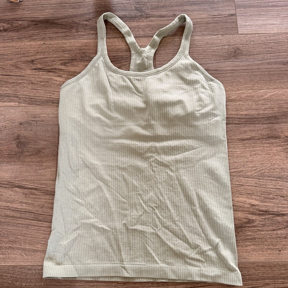 Lululemon Ebb To Street Tank II Ribbed Green Tank Built-in Bra Sz 10-LW1AX1S